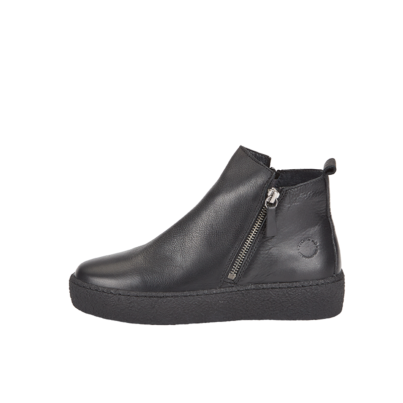 Kort sort læderstøvle med pumafoer 22120-570 |