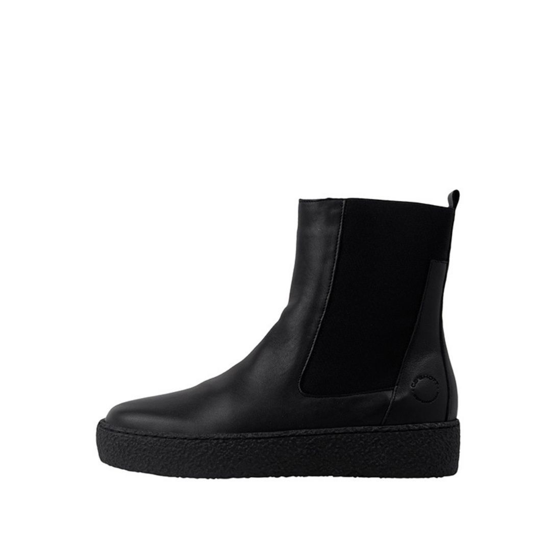 grafisk flod Parasit Short black boot with rubber sole 22122-570 | Cashott.com